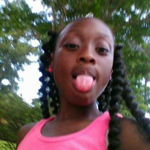 Meet your Posher, Kira